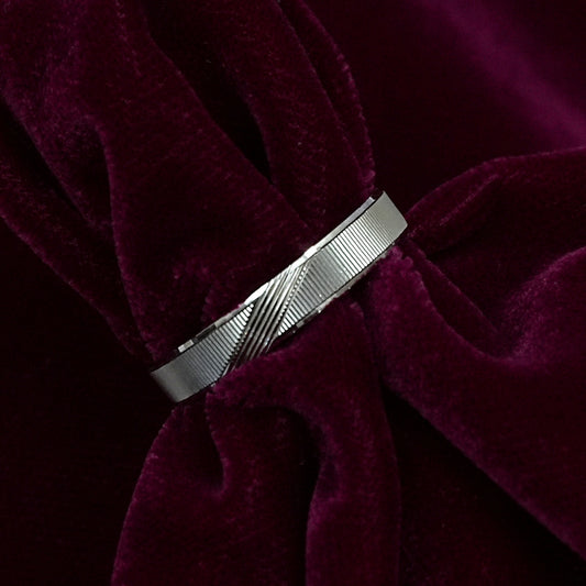 Menβs Sterling Silver Ring β Crisscross Texture (Size 20)