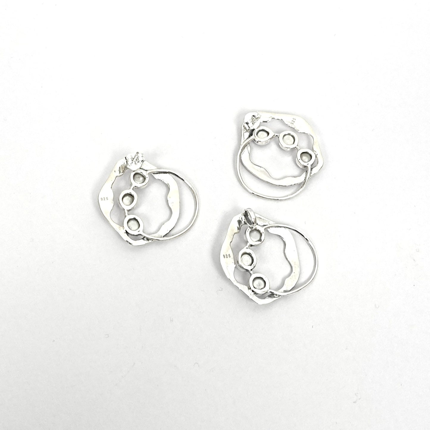 Sterling Silver Pendant Set – Textured Circular Motif with Real Pearls