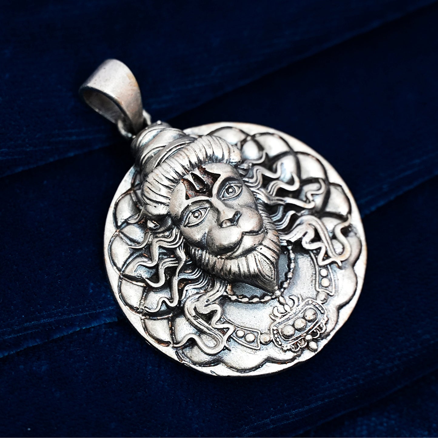 Lord Hanuman Pendant – Divine Devotion (4.5 cm)