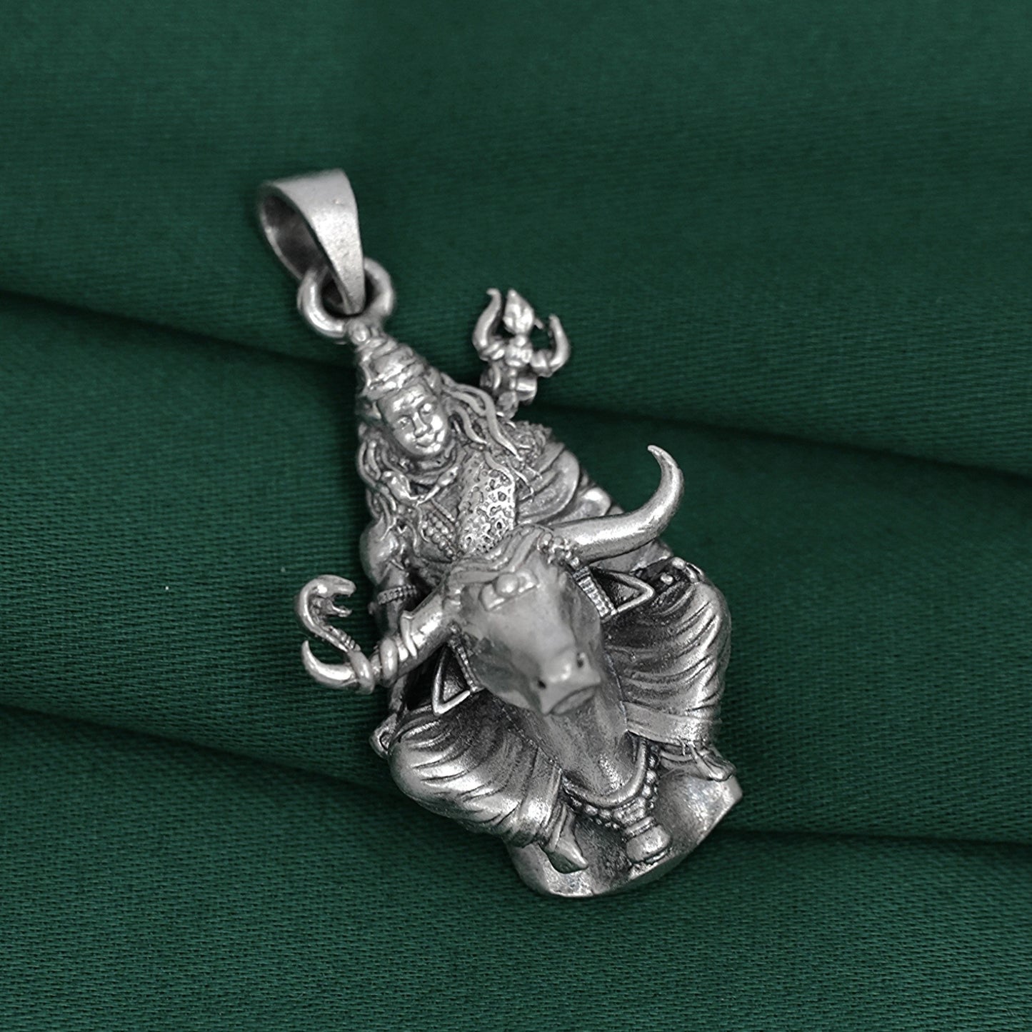 Lord Shiva Pendant – Riding Nandi (3.8 cm)