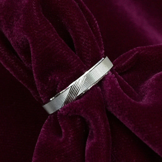 Men’s Sterling Silver Ring – Crisscross Texture (Size 20)