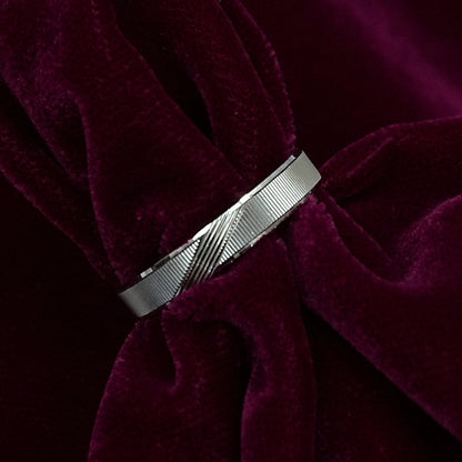 Men’s Sterling Silver Ring – Crisscross Texture (Size 20)