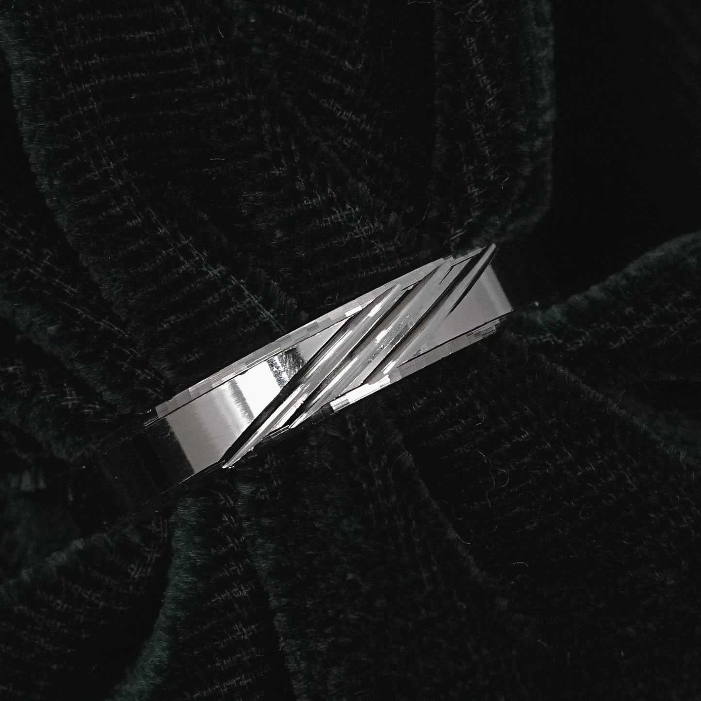 Men’s Sterling Silver Ring – Diagonal Groove Design (Size 25)