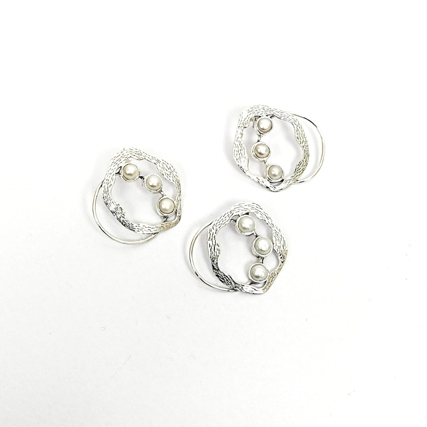 Sterling Silver Pendant Set – Textured Circular Motif with Real Pearls