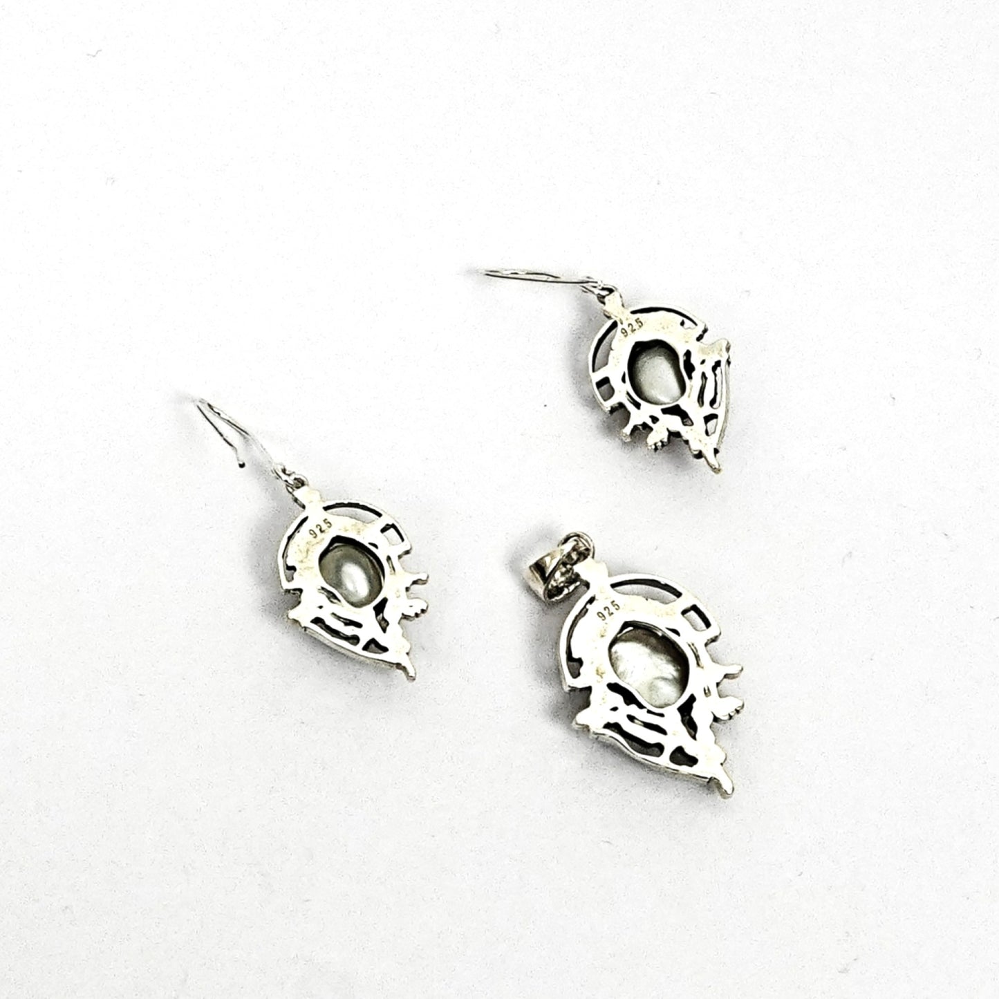 Sterling Silver Pendant Set – Ornate Dual-Tone Motif with Mother-of-Pearl