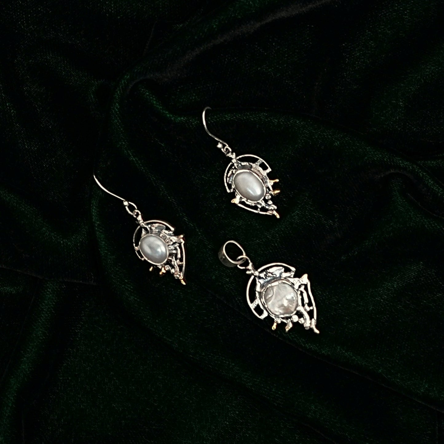 Sterling Silver Pendant Set – Ornate Dual-Tone Motif with Mother-of-Pearl