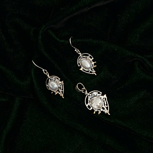 Sterling Silver Pendant Set – Ornate Dual-Tone Motif with Mother-of-Pearl