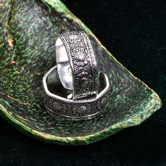 Silver Toe Ring Set – Floral Etched Design