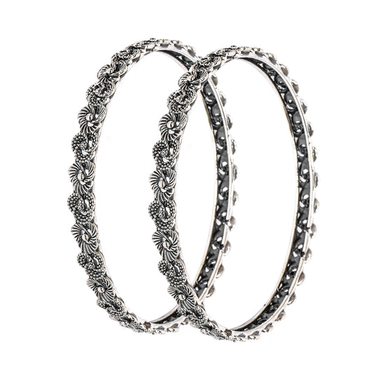 🌺 Engraved Silver Bangle