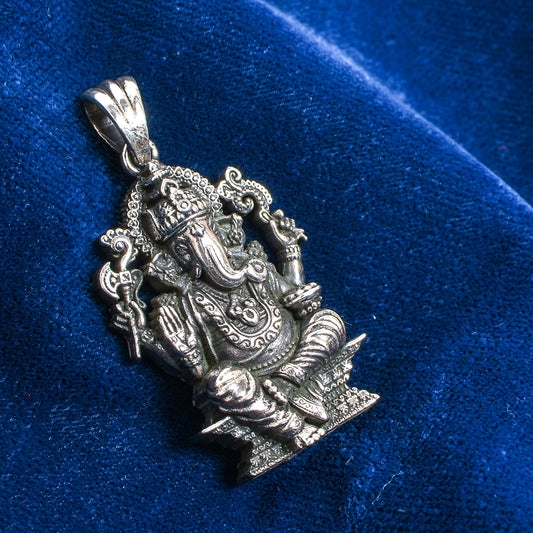 🕉️ Lord Ganesha Pendant