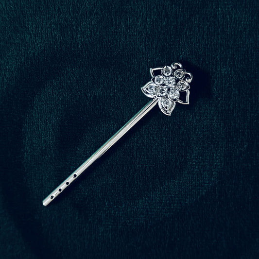 Sterling Silver Krishna Bansuri – Floral Gemstone Design (2.25 inch)